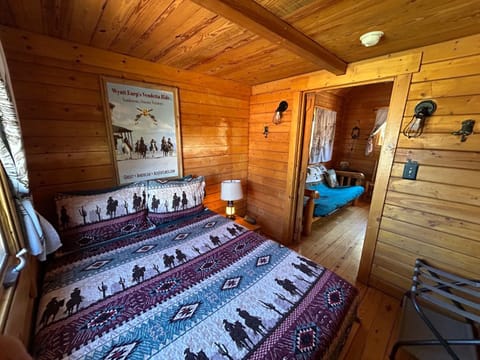 Katie's Cozy Cabins Cabin in Tombstone