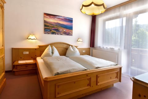 Bed, Living room, Photo of the whole room, Seating area, Bedroom