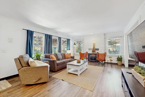 Manzanita Holiday House in Stateline