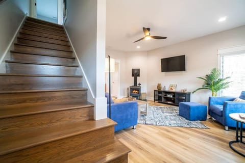 Walk to Helen Downtown-Gated Golf Resort House in Helen