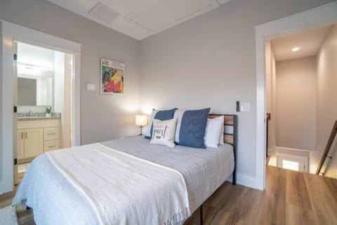 Walk to Helen Downtown-Gated Golf Resort House in Helen