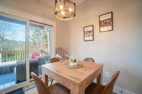 Walk to Helen Downtown-Gated Golf Resort House in Helen