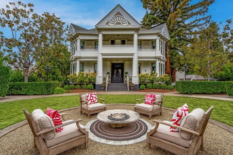 Property building, Garden, Seating area, Garden view