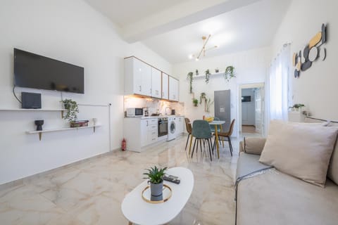 TV and multimedia, Kitchen or kitchenette, Living room, Seating area, Dining area, minibar, pet friendly