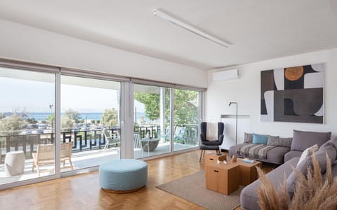 View (from property/room), Balcony/Terrace, Living room, Seating area