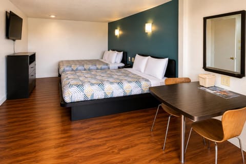 Bed, Living room, Photo of the whole room, Seating area, Bedroom