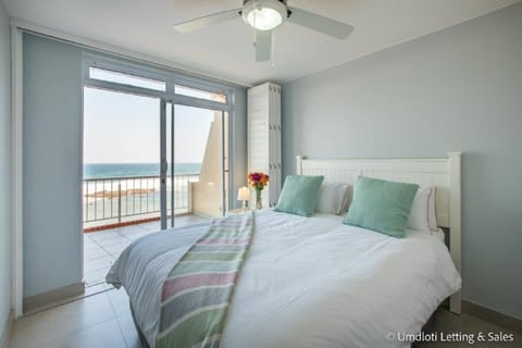 Bed, Bedroom, Sea view, fireplace