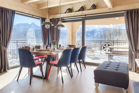 View (from property/room), Balcony/Terrace, Dining area, Mountain view