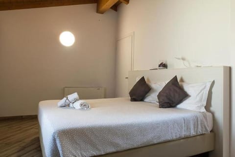 BHL SUITE Jacuzzi LEGNANO Bed and Breakfast in Legnano