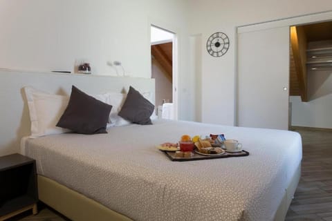 BHL SUITE Jacuzzi LEGNANO Bed and Breakfast in Legnano