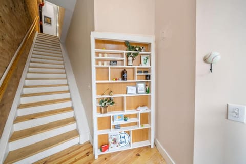 Huge Retrea w Rooftop Deck Stay At Farmers Market House in Over The Rhine