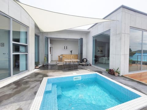 Hot Tub, Swimming pool