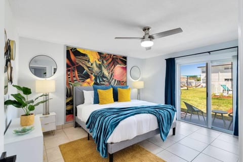 Bed, Bedroom, fireplace