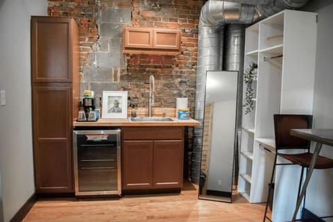 Great Parkside Microapartment Location AND Price Apartment in Over The Rhine