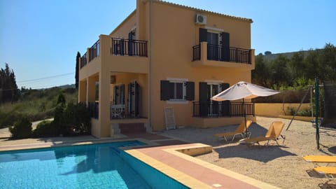 Property building, Day, Swimming pool