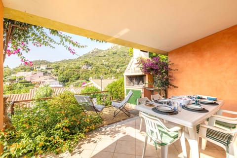 Patio, Spring, Day, Natural landscape, Garden, View (from property/room), Balcony/Terrace, Dining area, Garden view, Mountain view