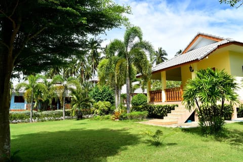 Facade/entrance, Garden