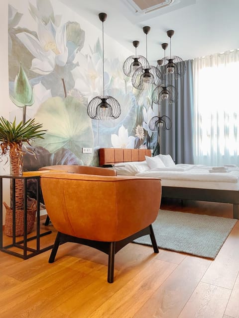 Bed, Seating area