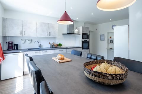 Kitchen or kitchenette, minibar, pet friendly, stove, toaster