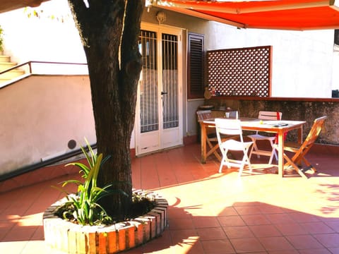 Patio, Dining area