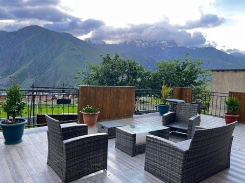 Patio, Day, View (from property/room), Balcony/Terrace, Seating area, Mountain view
