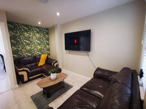 4BR Modern Botanic House House in Belfast