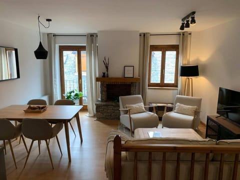 TV and multimedia, Living room, Dining area