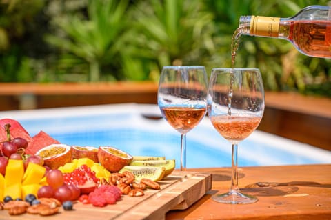 Day, Food and drinks, Food, Pool view, Swimming pool, Drinks, Alcoholic drinks