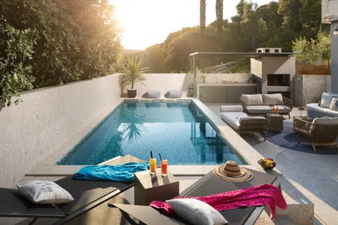 Seating area, Swimming pool, sunbed