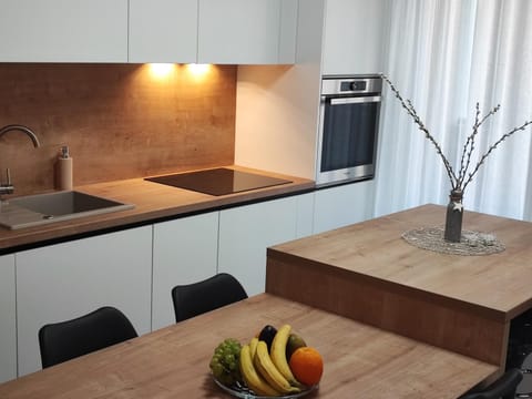 Kitchen or kitchenette, pet friendly, stove