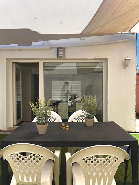 Patio, Off site, Dining area