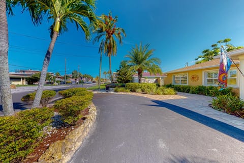 Ariana's Paradise House in Saint Pete Beach