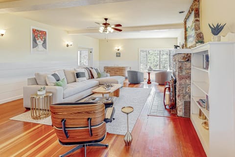 Dragon Cottage House in Russian River