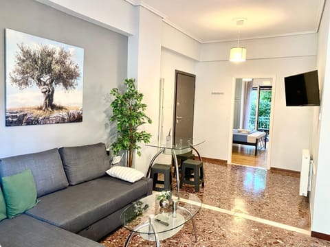 TV and multimedia, Living room, Seating area, Evening entertainment