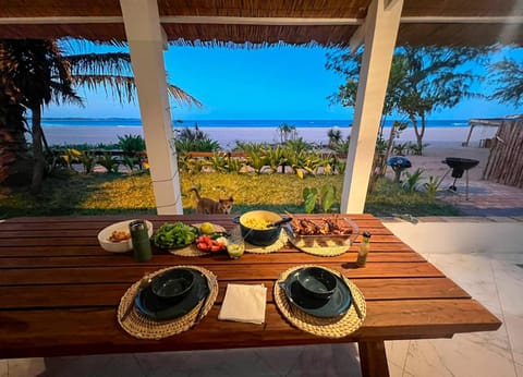 Natural landscape, View (from property/room), Balcony/Terrace, Food and drinks, Dining area, Sea view