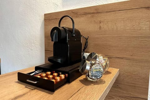 Coffee/tea facilities, Food and drinks