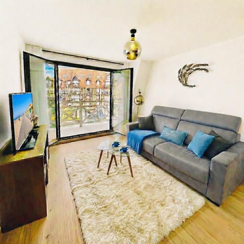 Winter, TV and multimedia, Balcony/Terrace, Living room, Seating area, Inner courtyard view