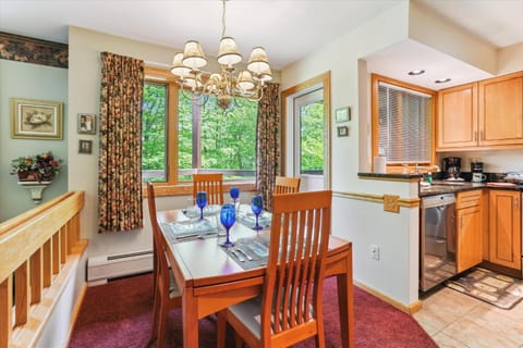 Kitchen or kitchenette, Dining area, Family