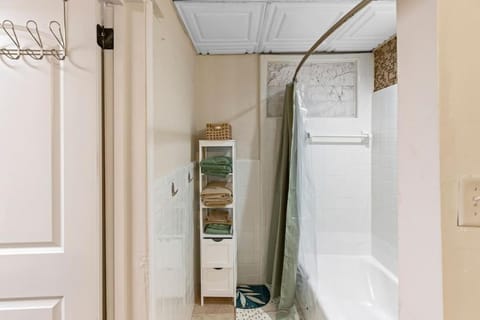 Cozy Buckhead Suite - great area, free easy parking, near shops and restaurants Apartment in Buckhead