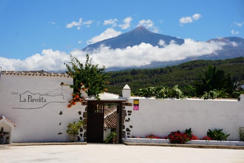 Nearby landmark, Day, Natural landscape, Lobby or reception, Mountain view