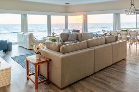 CB-2445D - Located on the Sand- Casa De Los Suenos House in Carlsbad