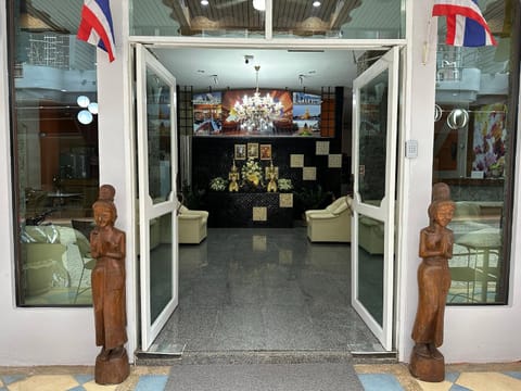Facade/entrance