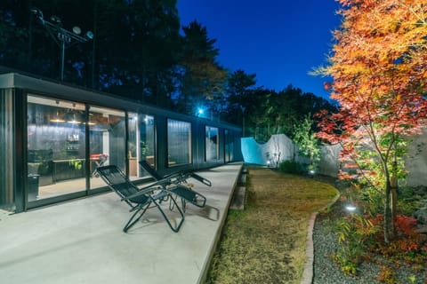 Property building, Garden, Balcony/Terrace, Garden view