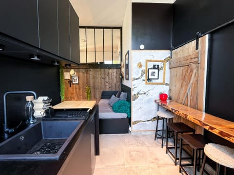 Coffee/tea facilities, Kitchen or kitchenette, Dining area, Lunch, Dinner, minibar, stove, toaster