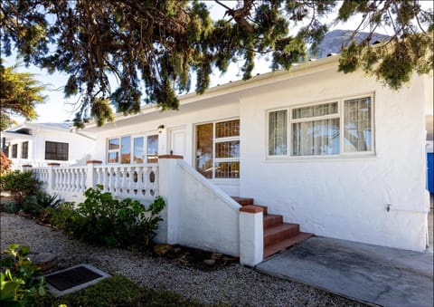 SeaCrest Cottage House in Hermanus