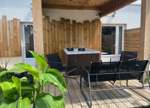 Patio, Hot Tub, Hot Tub