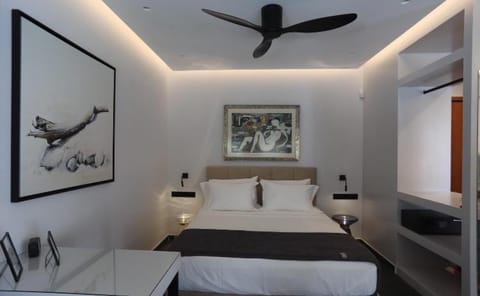 Bed, Decorative detail, Bedroom, fireplace