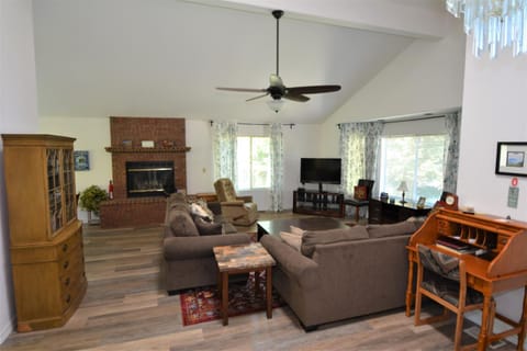 Brummett Lodge Winter Special Ends 51226 House in Bass Lake