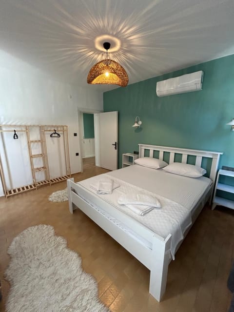 Bed, Photo of the whole room, Bedroom, towels, wardrobe, air conditioner