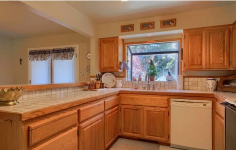 Robins Nest- Lake Area Free Night Special House in Bass Lake